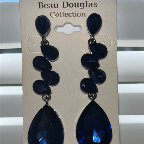 Beau Douglas Formal Dangle Earrings - Picture 1 of 3